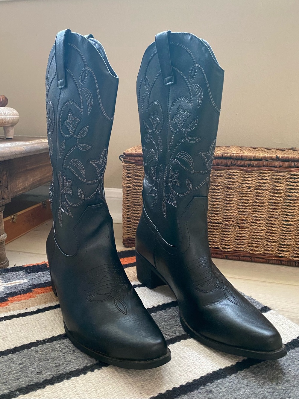 IUV Women’s Size 7.5 Vegan / Faux Black Leather Embroidered Western Heeled Boots